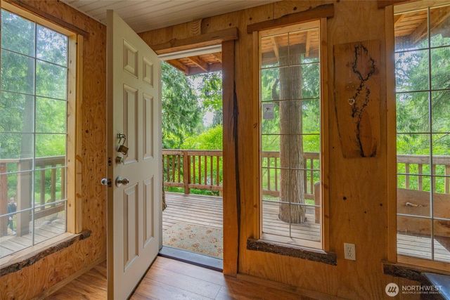 14121 Beaver Drive SE, Rainier, WA 98576