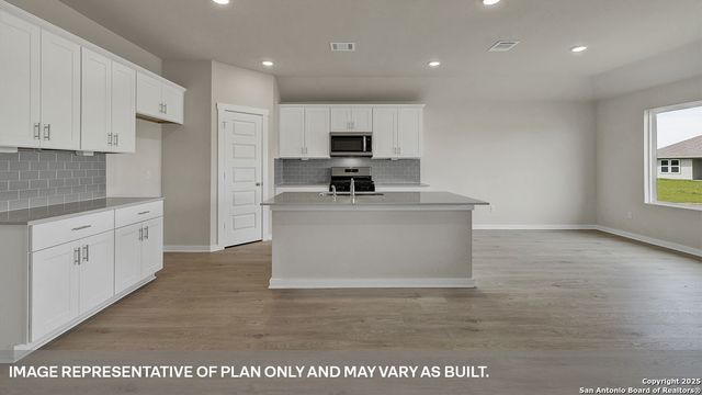 450 KOLBO CROSSING COVE, Lockhart, TX 78644