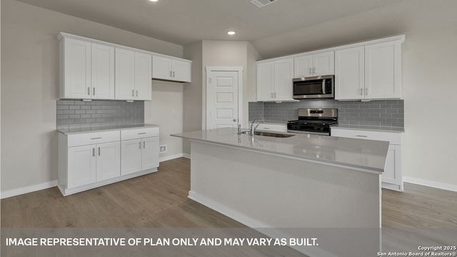 450 KOLBO CROSSING COVE, Lockhart, TX 78644