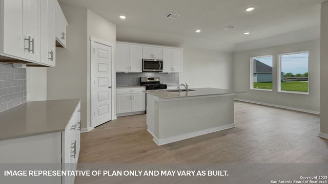 450 KOLBO CROSSING COVE, Lockhart, TX 78644
