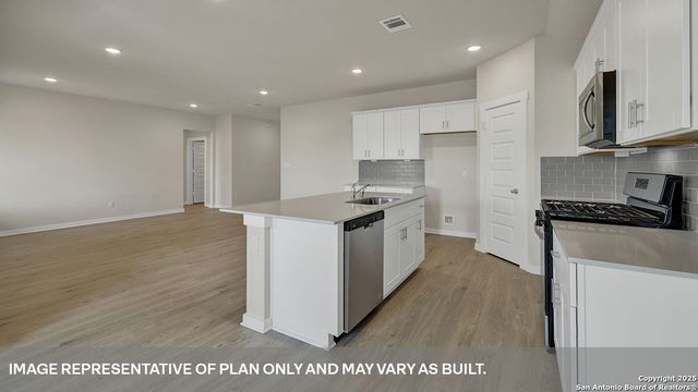 450 KOLBO CROSSING COVE, Lockhart, TX 78644