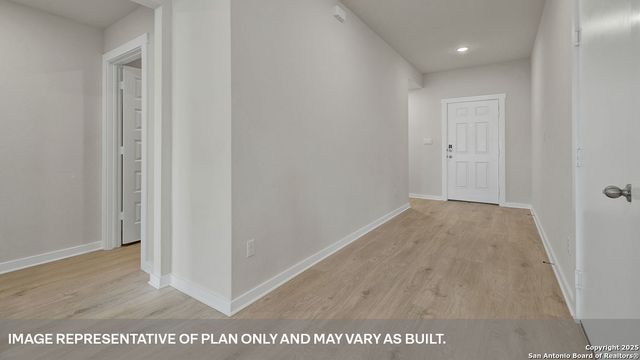450 KOLBO CROSSING COVE, Lockhart, TX 78644