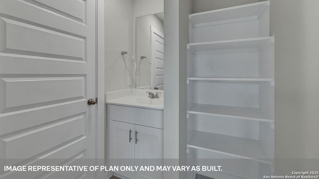 450 KOLBO CROSSING COVE, Lockhart, TX 78644