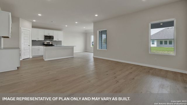 450 KOLBO CROSSING COVE, Lockhart, TX 78644