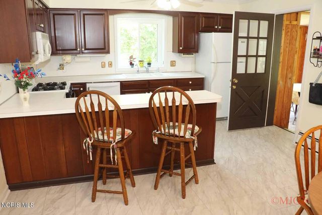 24441 W River Road, Perrysburg, OH 43551