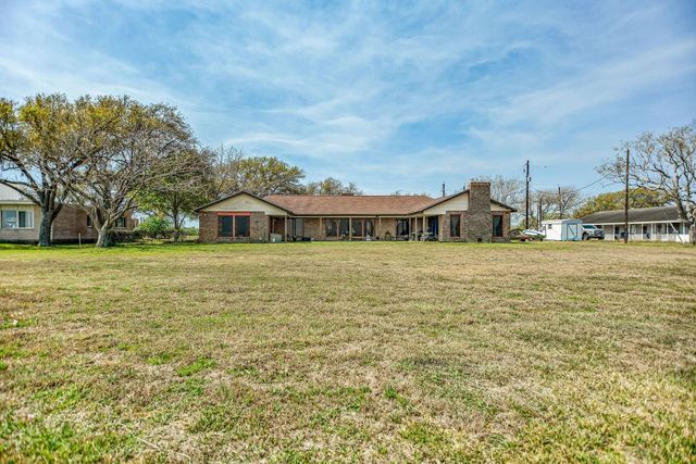 1640 S Virginia Street, Port Lavaca, TX 77979