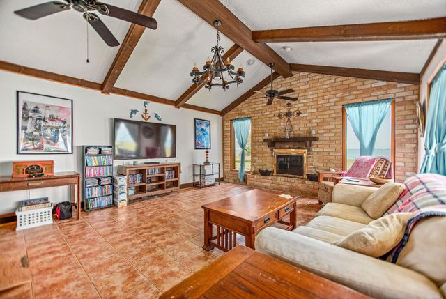 1640 S Virginia Street, Port Lavaca, TX 77979