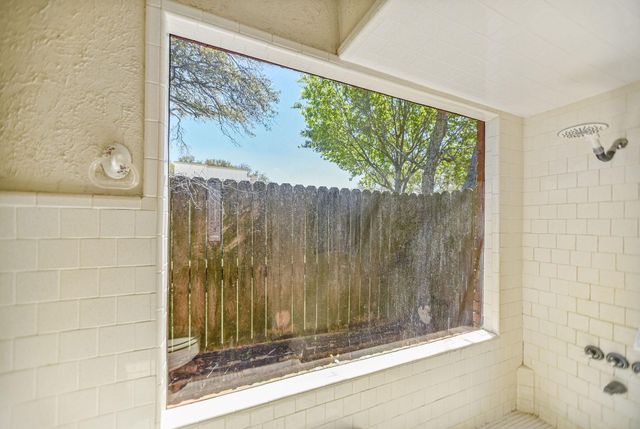 1640 S Virginia Street, Port Lavaca, TX 77979
