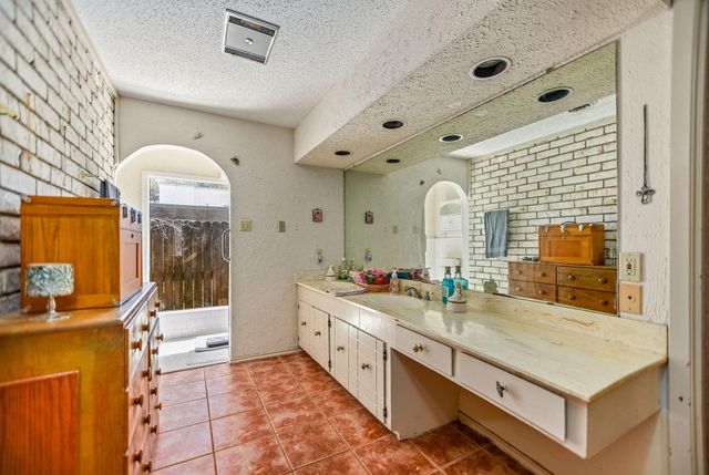 1640 S Virginia Street, Port Lavaca, TX 77979