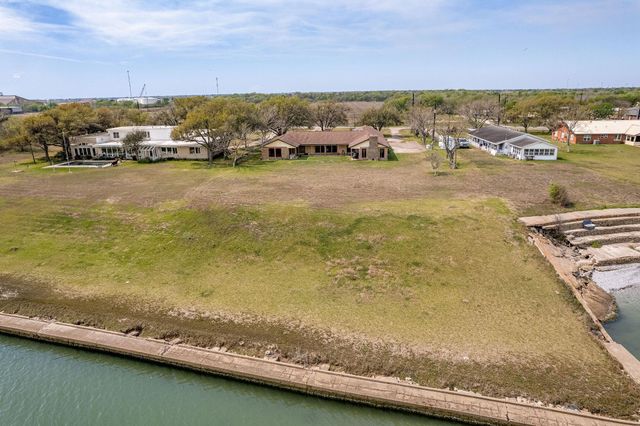 1640 S Virginia Street, Port Lavaca, TX 77979