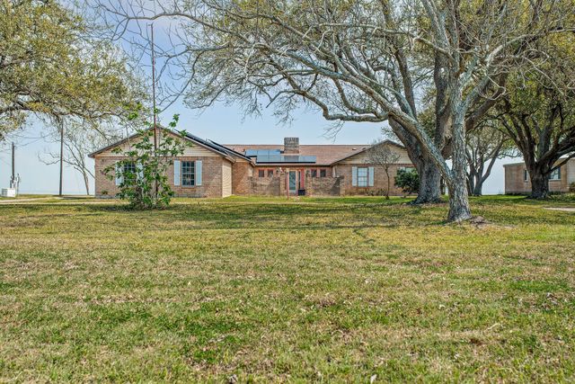 1640 S Virginia Street, Port Lavaca, TX 77979