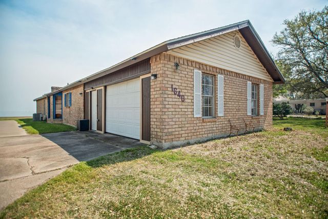 1640 S Virginia Street, Port Lavaca, TX 77979