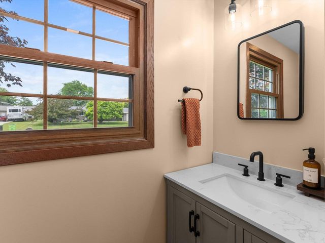 315 S Lincoln DRIVE, Howards Grove, WI 53083