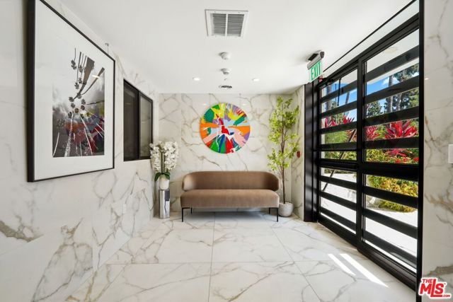 137 N Doheny Drive, West Hollywood, CA 90048
