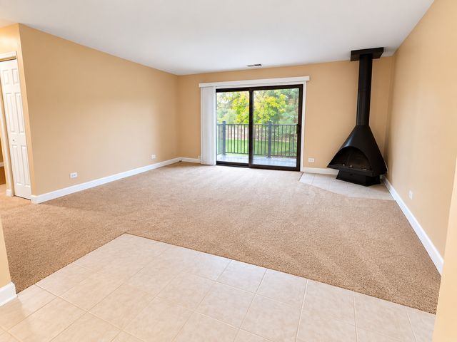 703 Waterford Road 2B, Schaumburg, IL 60193
