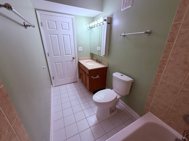 703 Waterford Road 2B, Schaumburg, IL 60193