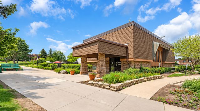 703 Waterford Road 2B, Schaumburg, IL 60193