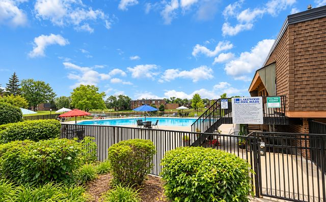 703 Waterford Road 2B, Schaumburg, IL 60193