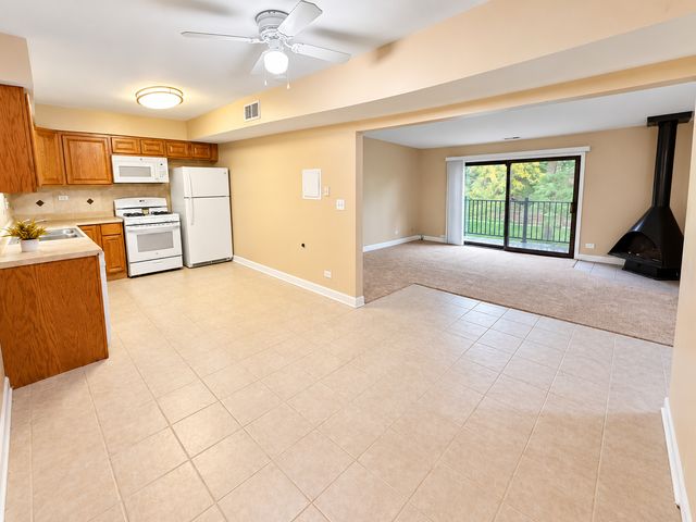 703 Waterford Road 2B, Schaumburg, IL 60193