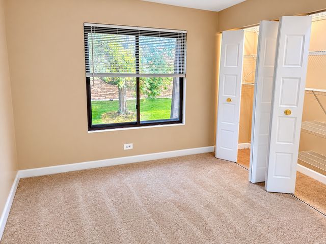 703 Waterford Road 2B, Schaumburg, IL 60193