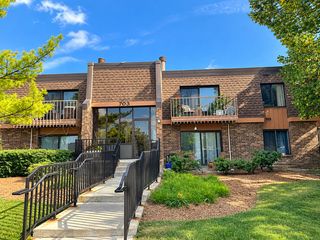 703 Waterford Road 2B, Schaumburg, IL 60193