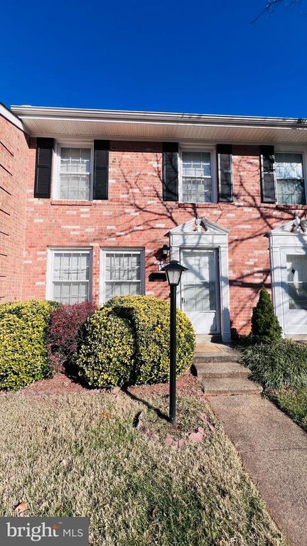 308 E CORNELL DR, Sterling, VA 20164