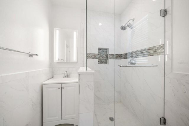 996 BRUCE AVENUE, Clearwater Beach, FL 33767