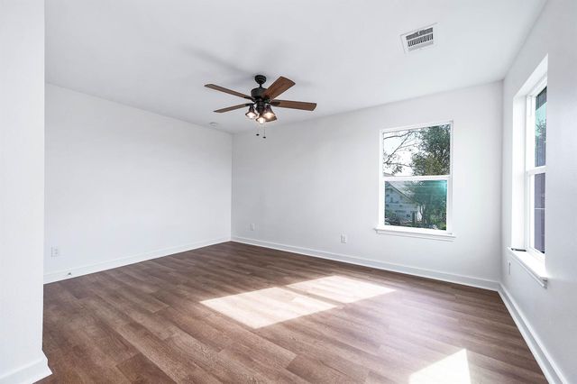 12827 Sandpiper Road, Angleton, TX 77515