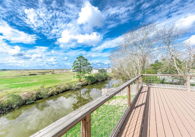 12827 Sandpiper Road, Angleton, TX 77515