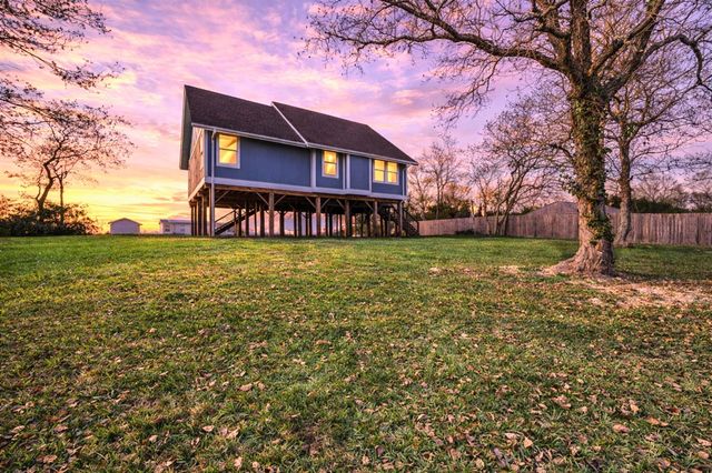 12827 Sandpiper Road, Angleton, TX 77515