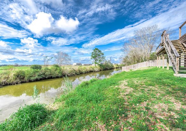 12827 Sandpiper Road, Angleton, TX 77515