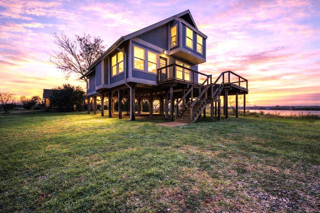 12827 Sandpiper Road, Angleton, TX 77515