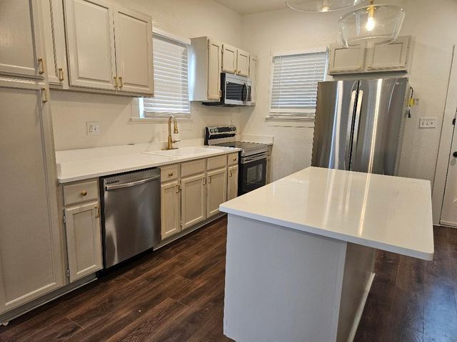304 W Metcalfe ST, Hutto, TX 78634