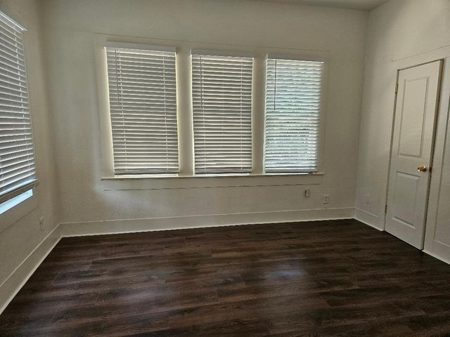 304 W Metcalfe ST, Hutto, TX 78634