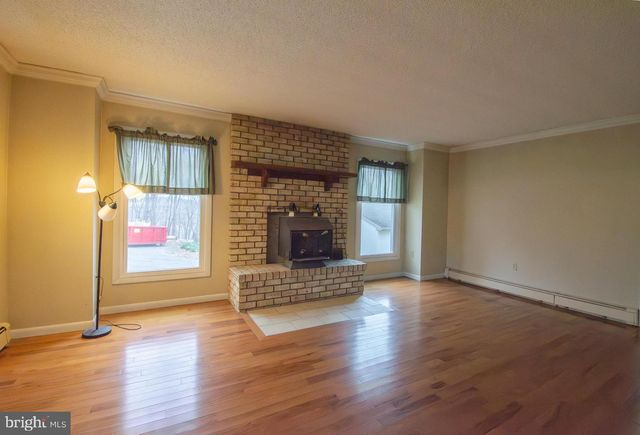 25 BASIN HILL RD, Duncannon, PA 17020