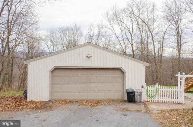 25 BASIN HILL RD, Duncannon, PA 17020