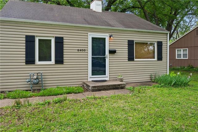 8400 Greenwood Street, Raytown, MO 64138