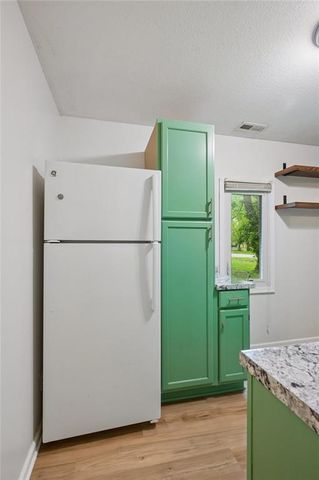 8400 Greenwood Street, Raytown, MO 64138