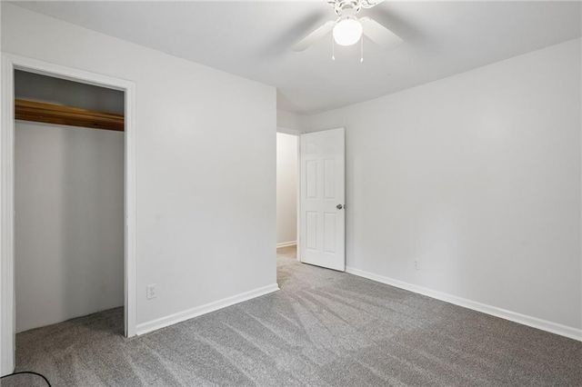 8400 Greenwood Street, Raytown, MO 64138