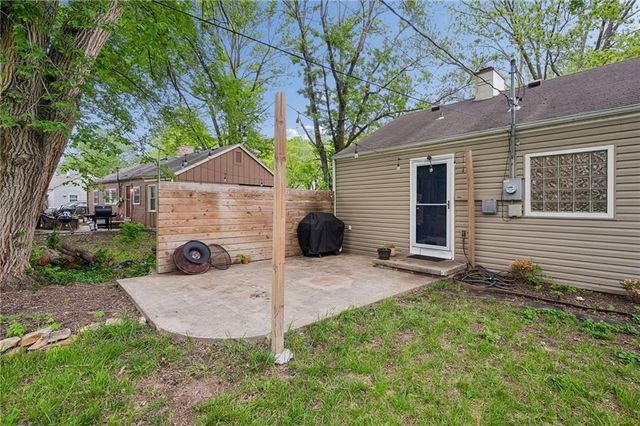 8400 Greenwood Street, Raytown, MO 64138