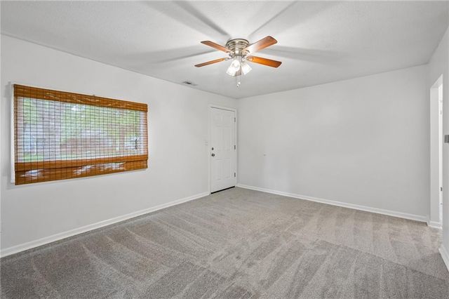 8400 Greenwood Street, Raytown, MO 64138