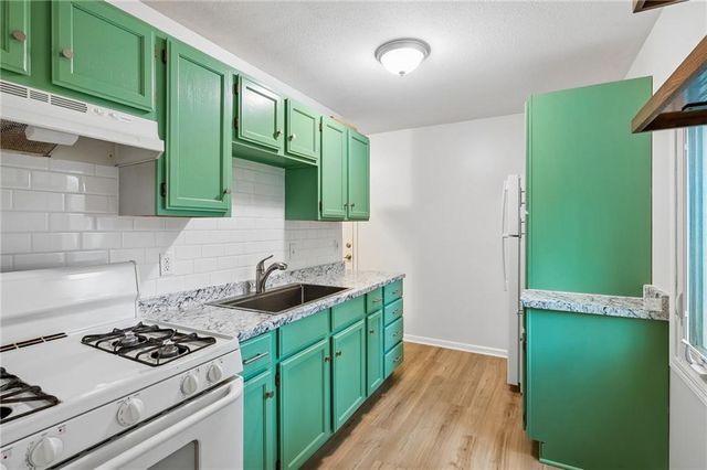 8400 Greenwood Street, Raytown, MO 64138