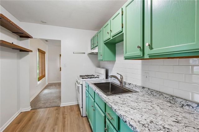 8400 Greenwood Street, Raytown, MO 64138