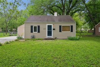 8400 Greenwood Street, Raytown, MO 64138