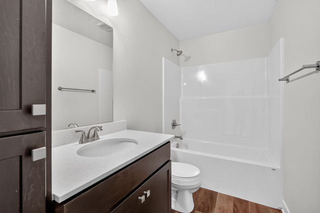 2824 Prairieside Place, Norwalk, IA 50211