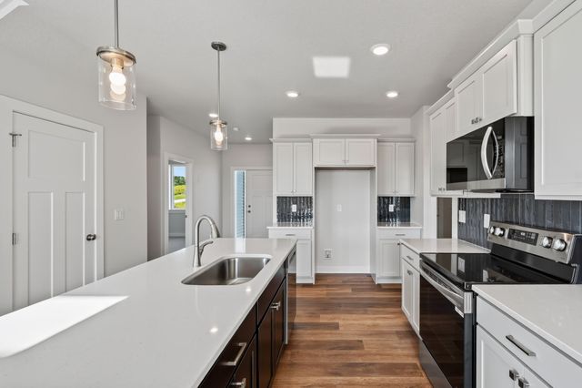 2824 Prairieside Place, Norwalk, IA 50211