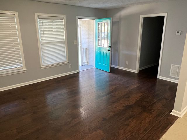 420 Lockridge Lane, Lawrenceville, GA 30046