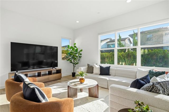 124 Chant, Irvine, CA 92618