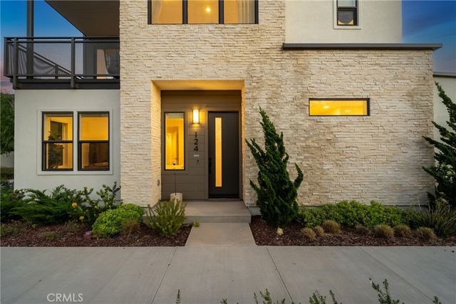 124 Chant, Irvine, CA 92618