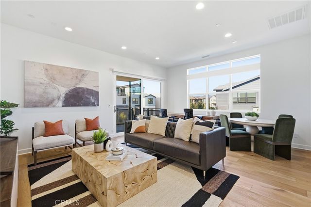 124 Chant, Irvine, CA 92618